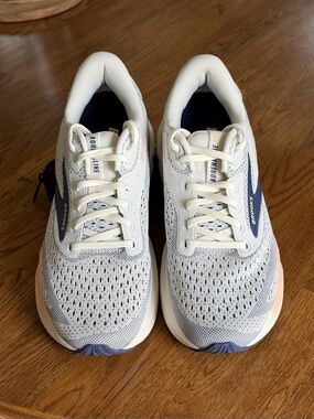 BROOKS ADRENALINE 24 GTS, SZ.9.5, EUC.